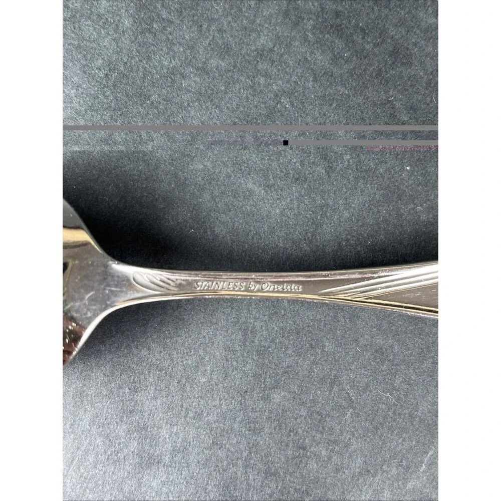 16 Pc‎ ONEIDA Stainless Camber Cresta Windswept Scroll Flatware Set